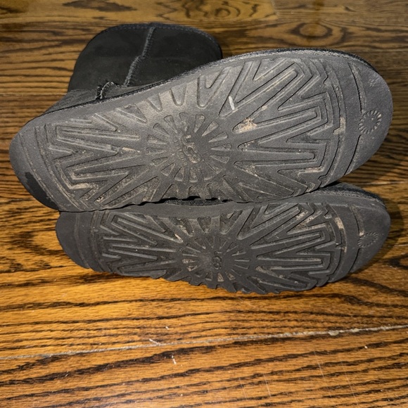 UGG Classic Black Short II Boots 9 - Picture 11 of 11